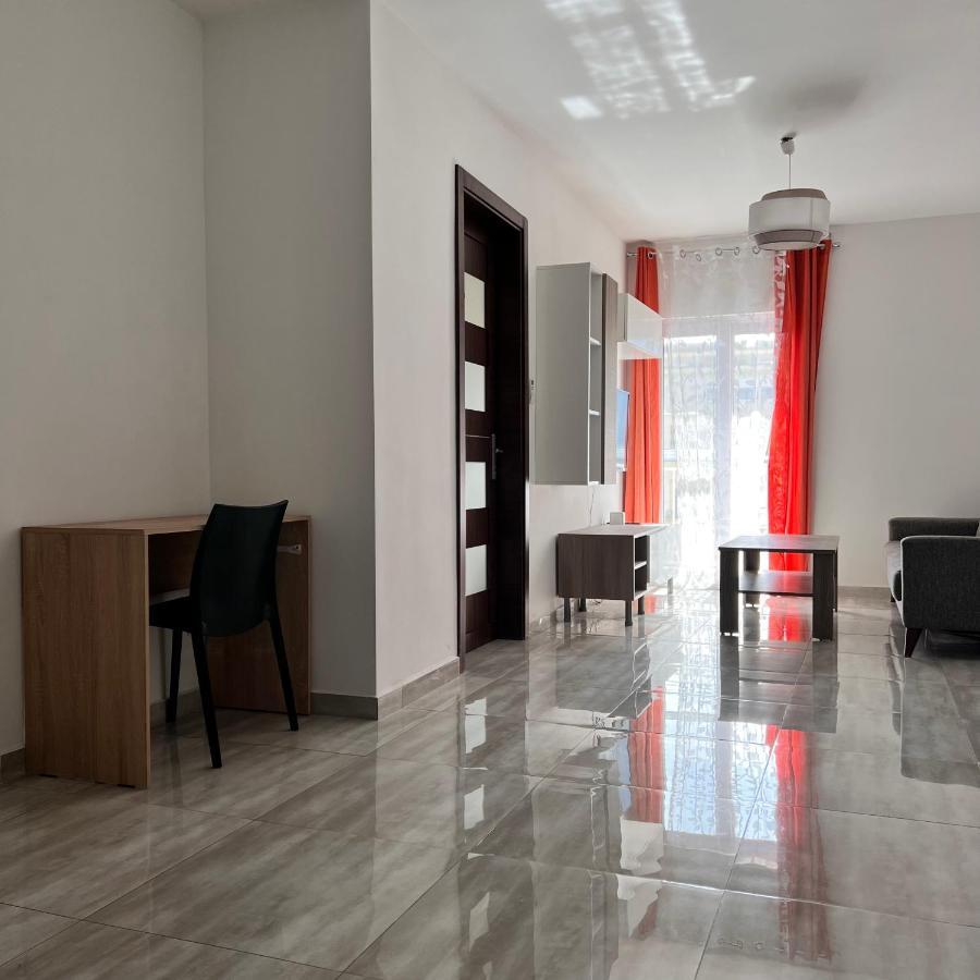 F4 Room 2, Private Room Two Single Beds Shared Bathroom Msida Exterior foto