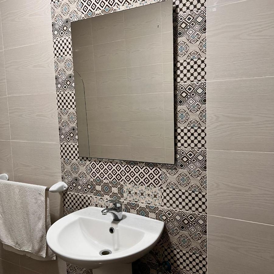 F4 Room 2, Private Room Two Single Beds Shared Bathroom Msida Exterior foto