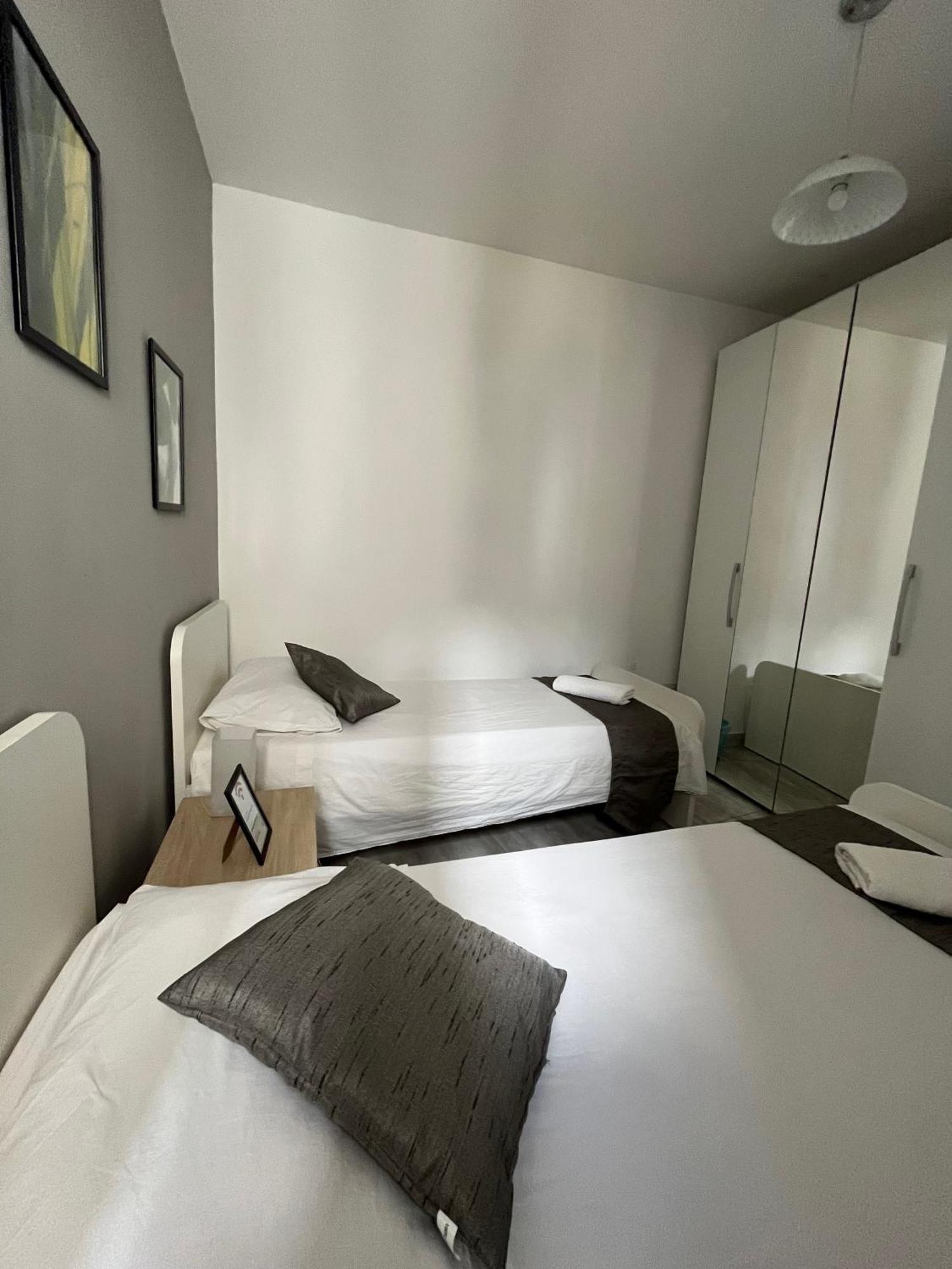 F4 Room 2, Private Room Two Single Beds Shared Bathroom Msida Exterior foto