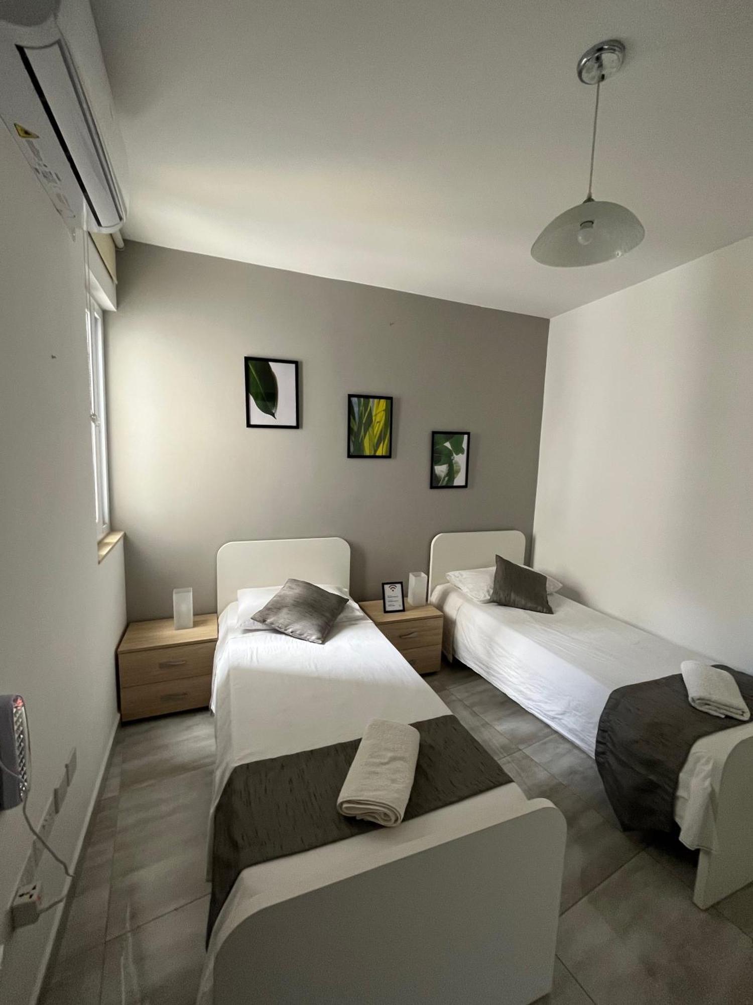 F4 Room 2, Private Room Two Single Beds Shared Bathroom Msida Exterior foto